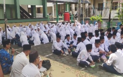 MTs Al Hikmah Pasir Tanamkan Nilai Kepahlawanan Lewat Upacara dan Doa Bersama